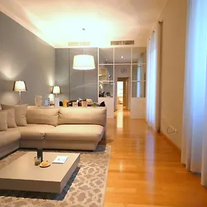 Apartment Heart Duomo Castello, Milan